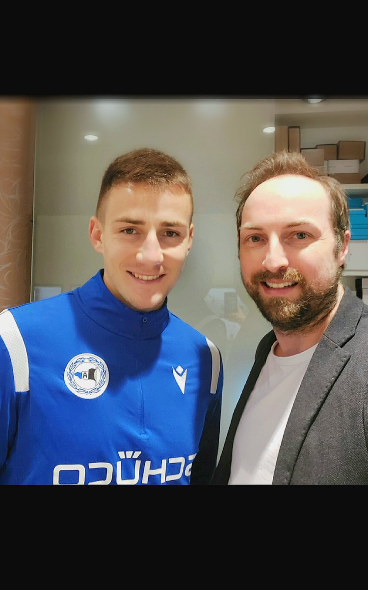 Wir haben uns sehr über den Besuch von Arminia Bielefeld Torwart Martin Fraisl bei uns im Geschäft gefreut.
Danke fürs Foto u. viel Erfolg für die noch kommenden Spiele.
irismenzetrauringe.de
#irismenzetrauringe #arminiabielefeld #arminia #martinfraisl #bielefeld #bielefeldcity