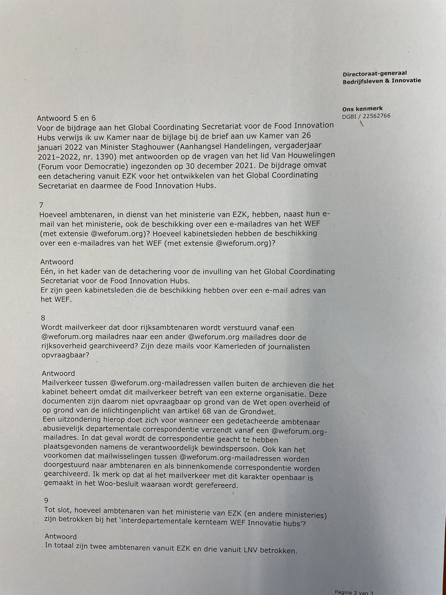 PvanHouwelingen's tweet photo. Rijksambtenaren kunnen voor hun werk  mailen vanaf een WEF-mailadres. Dit mailverkeer is niet opvraagbaar voor Kamerleden of op grond van de Wet open overheid. Niets aan de hand hoor, deze ‘praatclub’ beheert en archiveert alleen ook mailverkeer van rijksambtenaren, dat is alles. https://t.co/2TmwmJ76PS