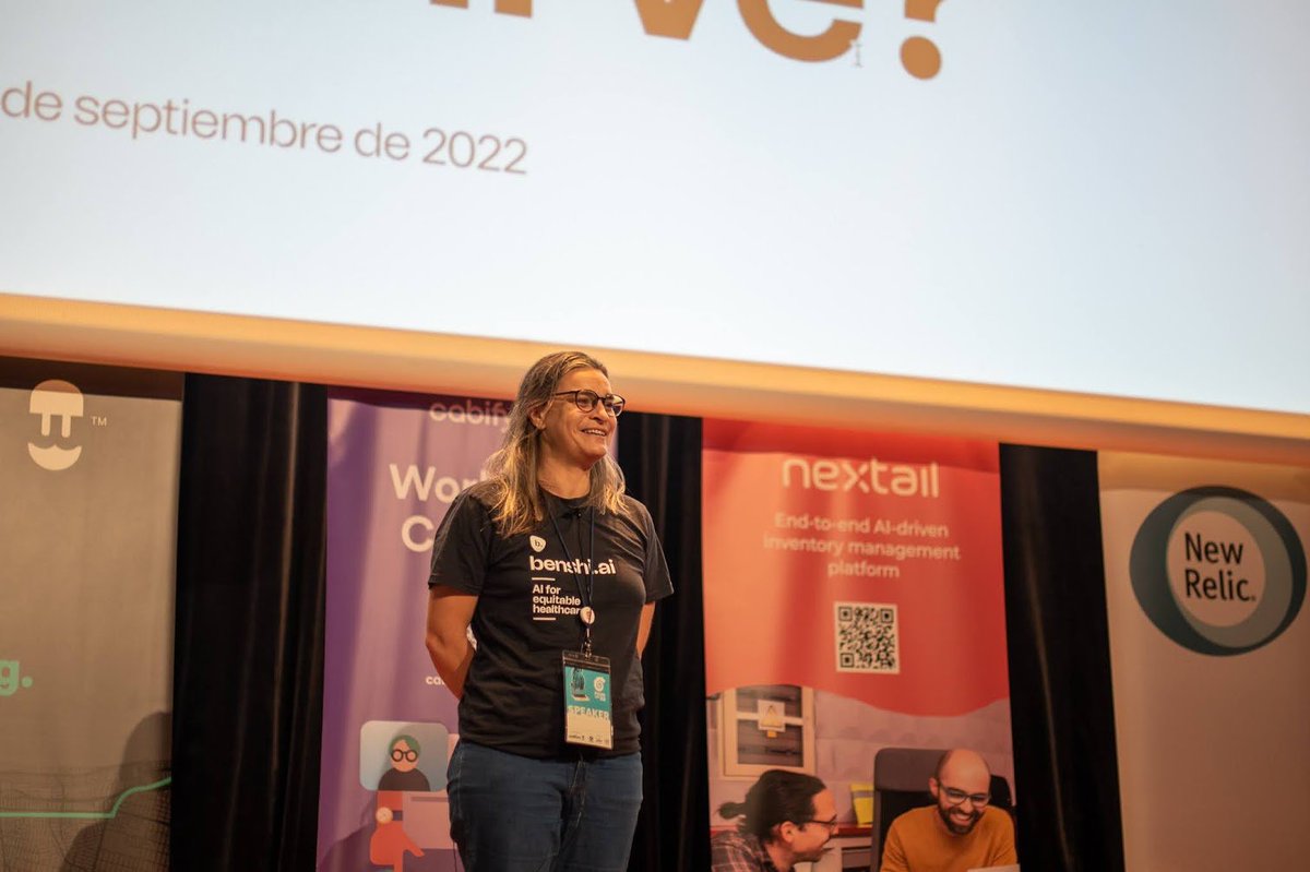 phpulpocon's tweet image. Ya metidos en materia @anafrio inauguraba las charlas y nos hablaba sobre "¿Qué es la ciencia de datos y para qué sirve?" ante un auditorio ya repleto