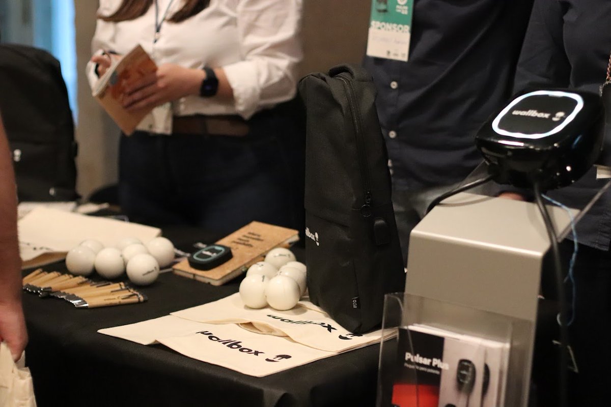 phpulpocon's tweet image. Hicimos una pequeña pausa para café y recuperar fuerzas y estar bien preparados para lo que seguia. En la zona de descanso, tuvisteis la oportunidad de conocer a nuestros sponsor Octopus  @wallbox_es