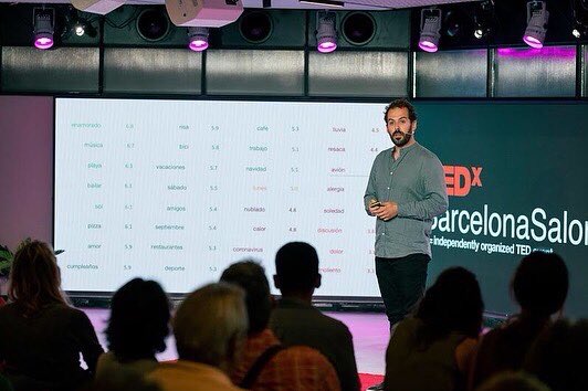 TEDxBarcelona's tweet image. 1/2
El pasado 14 de septiembre, Alejandro Cencerrado analista de big data en el Instituto de la Felicidad de Copenhague (Dinamarca) nos ilustró con una charla sobre la felicidad y destacó que la infelicidad es necesaria para crecer en la vida y valorar los buenos momentos. ❤️🔝