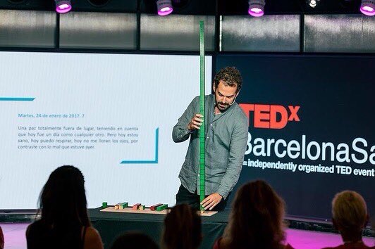 TEDxBarcelona's tweet image. 1/2
El pasado 14 de septiembre, Alejandro Cencerrado analista de big data en el Instituto de la Felicidad de Copenhague (Dinamarca) nos ilustró con una charla sobre la felicidad y destacó que la infelicidad es necesaria para crecer en la vida y valorar los buenos momentos. ❤️🔝