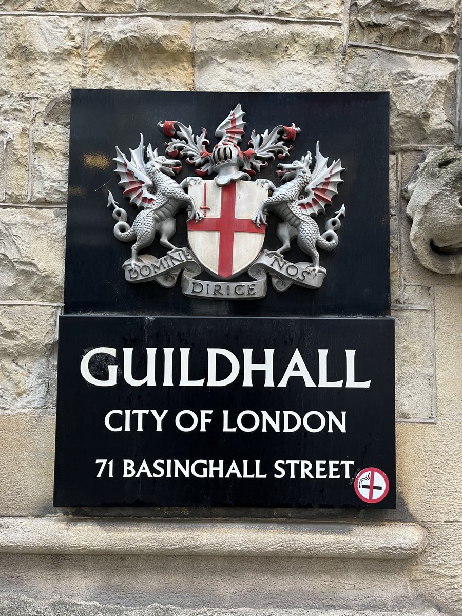 AbisogunOBE's tweet image. A full house at the ⁦@cityoflondon⁩ #SkillsForASustinableSkyline full WHOLE TASKFORCE meeting - where we will all be discussing the evidence as part of #WorkStream 1 ….. #Retrofit #Decommission or #Rebuild ?