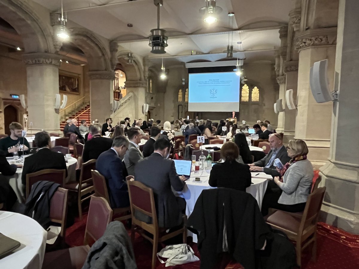 AbisogunOBE's tweet image. A full house at the ⁦@cityoflondon⁩ #SkillsForASustinableSkyline full WHOLE TASKFORCE meeting - where we will all be discussing the evidence as part of #WorkStream 1 ….. #Retrofit #Decommission or #Rebuild ?