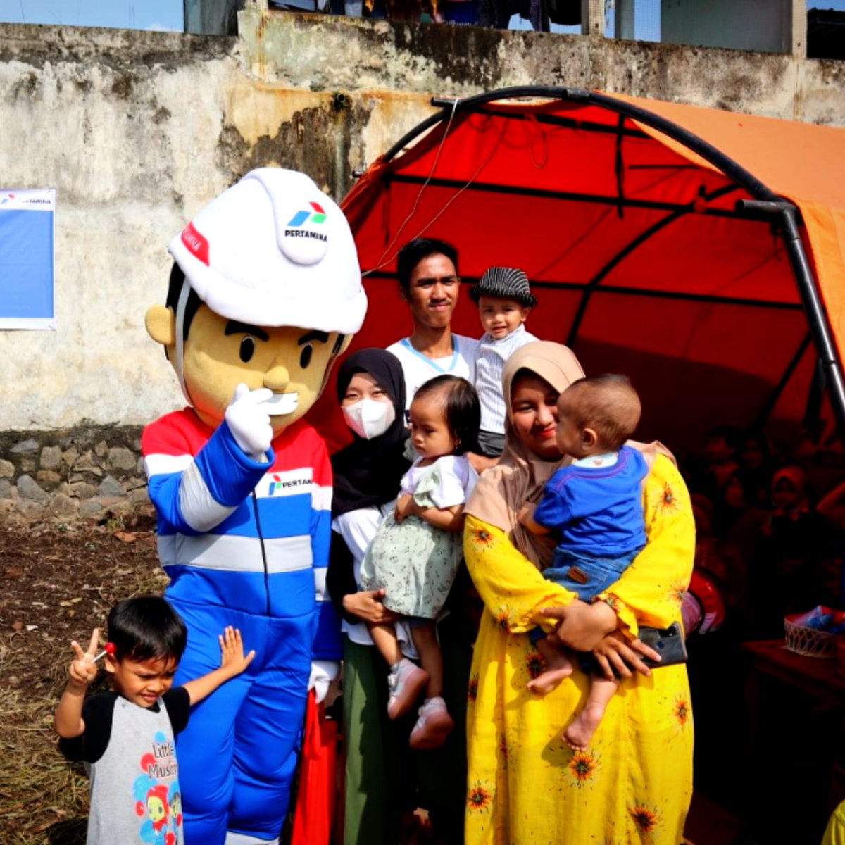 Filantra1's tweet photo. Sebanyak 10.907 penerima manfaat terbantu berkat kolaborasi anda dalam tanggap bencana gempa Cianjur melalui program CSR, TJSL dan program sosial lainnya yang dikolaborasikan bersama Filantra. https://t.co/8ZkglOzuRH