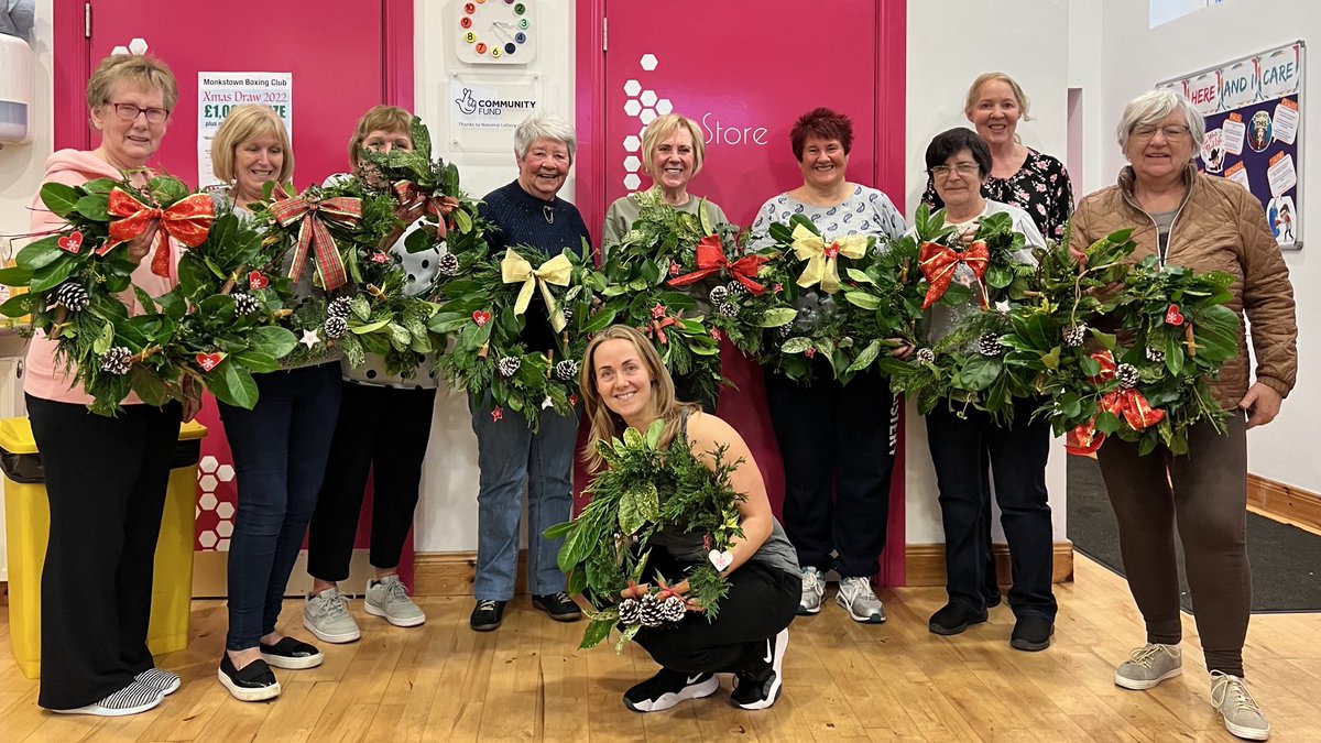 monkstownboxing's tweet photo. ‘Tis the Season’❄️✨🎄Thank you to ⁦@LetsCraftNI⁩ for our Wreath making workshop with our seniors walking group. They had so much fun. 

Ho Ho Ho!☃️☃️ https://t.co/IQfi3NVC5i
