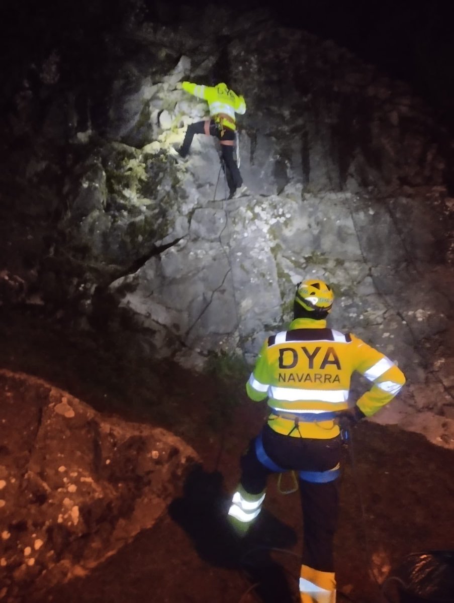 DYABizkaia's tweet photo. Formación en técnicas de progresión vertical y rescate junto a los compañeros de @DYANavarra y @Dya_Leon 

#DYA #GrupodeRescate #ProteccionCivil https://t.co/z1SOSXJK9e
