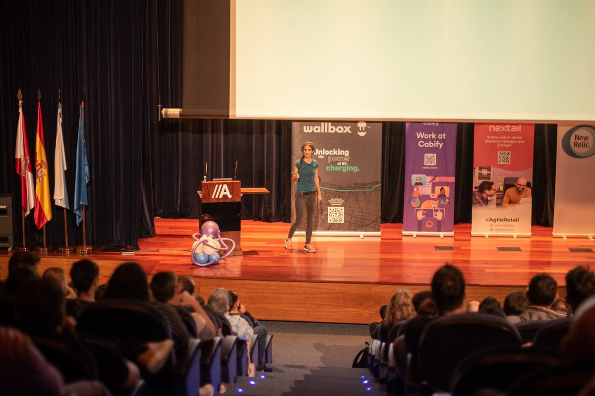 phpulpocon's tweet image. Volvimos con las pilas cargadas a tope para asistir a la charla de Paula Julve "Unleash the devs"