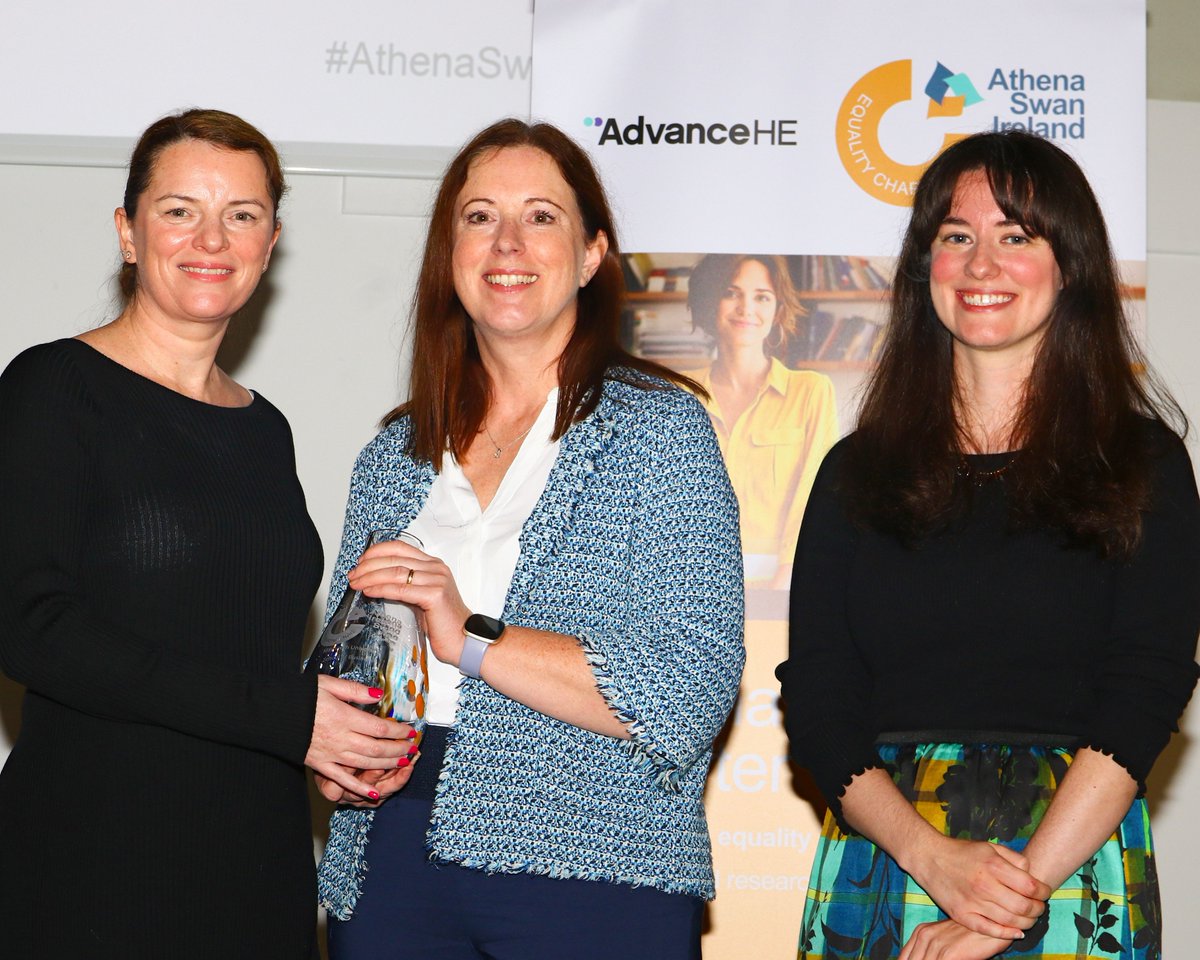 Delighted to collect the @MU_Business  @MU_AthenaSwan award with my colleague @nmountford from Sarah Fink, Head of Athena Swan Ireland last month #athenaswan