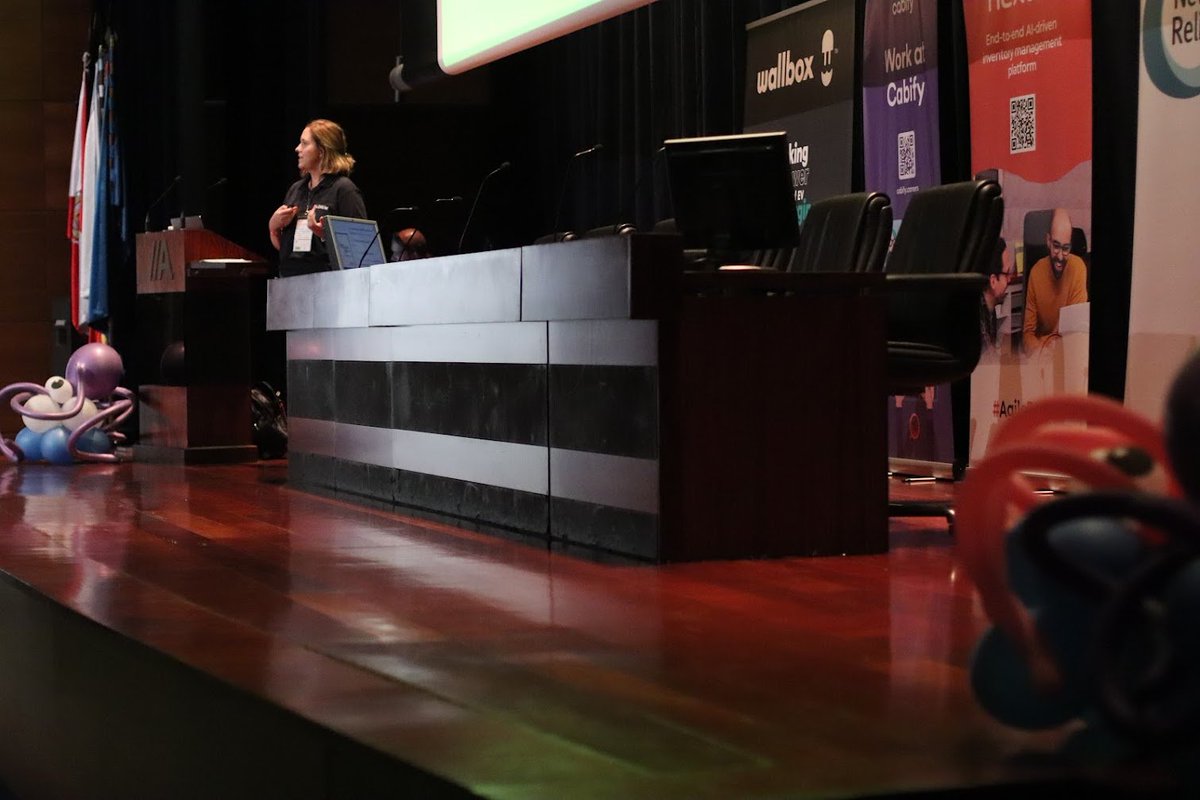 phpulpocon's tweet image. Volvimos con el estomago lleno y la motivación a tope para disfrutar de la charla "Junior XP: cómo practicar eXtreme Programming y no morir en el intento" de @conchaasensio