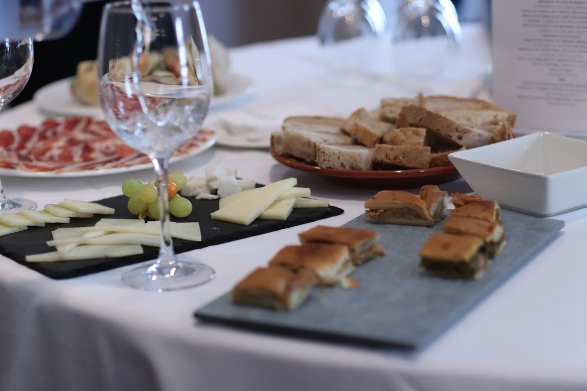 phpulpocon's tweet image. Y llegó la hora de hospitalidad gallega, la mejor comida y del mejor networking, uno de los pilares importantes de la #pulpoCon22 además de las charlas