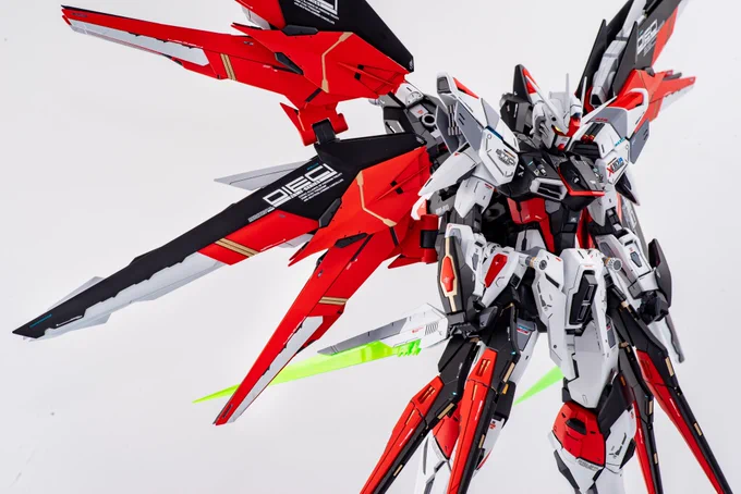 #12月になったのでフォロワーさんに自己紹介しようぜ細々と日々ガンプラ作ってます!オリジナルカスタムとオリジナルカラーで自分らしい作品を作ることを目標にしています!今年もあと少しですがよろしくお願いします 