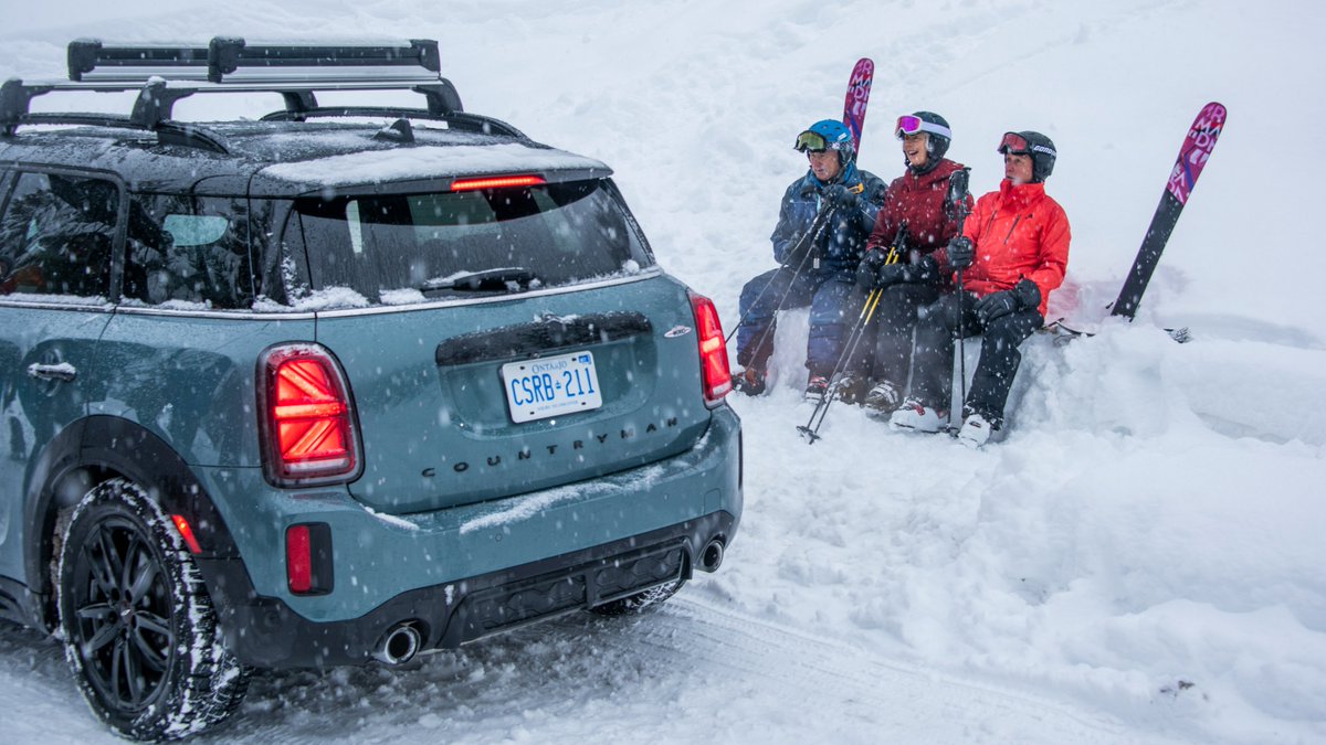 MINIEspana's tweet photo. Las mejores aventuras son las inesperadas, y si no que se lo pregunten a los 'Silver Sliders': un intrépido grupo de esquiadores⛷️🇨🇦, amantes de la diversión.

Conoce su historia👉https://t.co/a93Mcdn9a3

#MINIES #MINICountryman #Aventura #Nieve https://t.co/GHa1DtSGTZ