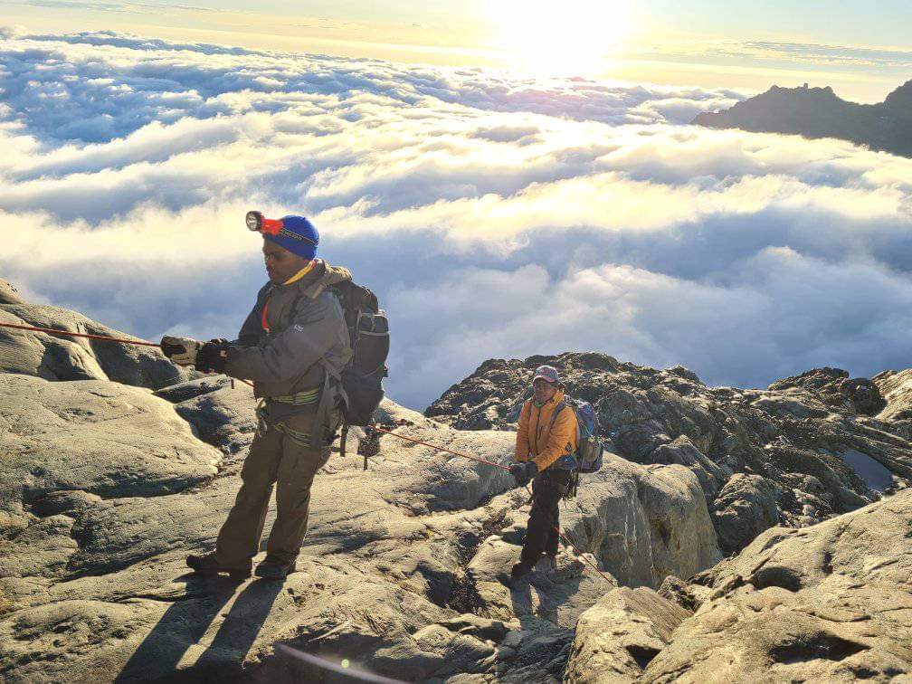 Good morning from #Rwenzori mountains, heading to the margarita peak.
This is surely an unrivalled attraction, don't die before you reach there.
#visitkasese
#visituganda 
#exploreuganda