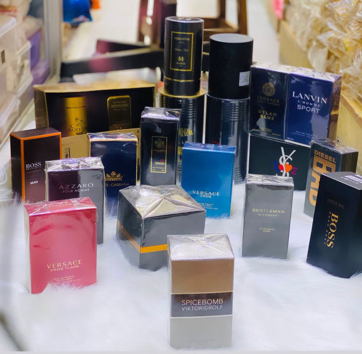 Falloundindi's tweet photo. Ndindi parfumerie 🥰🥰
Faites un tour sur notre page Instagram: ndindiparfumerie.
Profitez pleinement de la promo de Décembre🥳
Livraison immédiate
#RtApprecies
#parfum #parfumerie #perfumeniche #dakar #parfumeriedakar #parfumdakar #senegal #scent #fragrance #kebetu #Tl221 https://t.co/wHa4U1oLq7