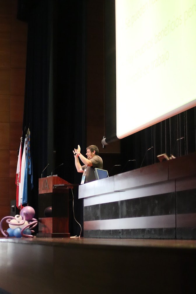 phpulpocon's tweet image. Llegó la última charla al uso: "DevOps: no eres tan especial, no cometas estos errores" de @ricardclau