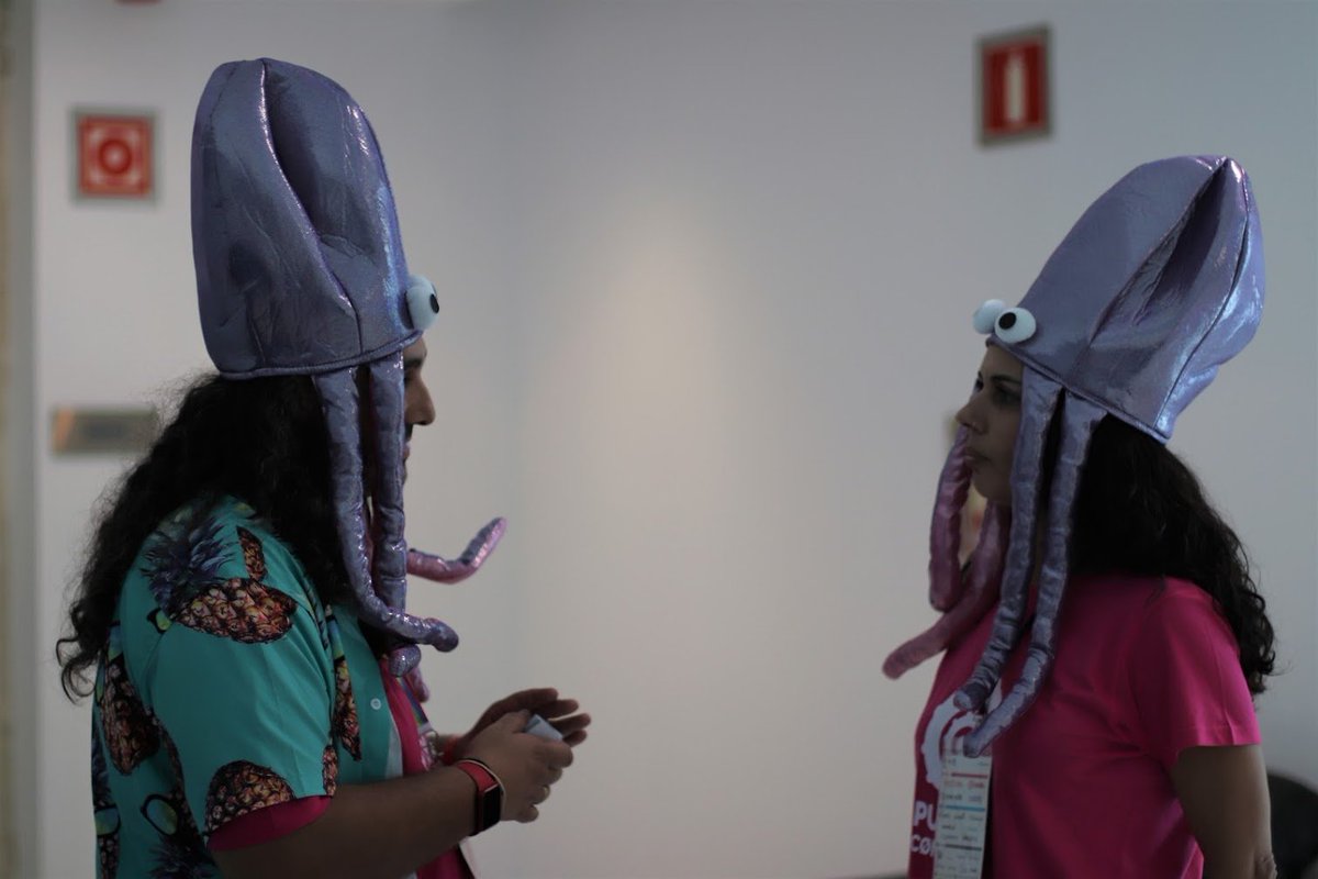 phpulpocon's tweet image. Mientras tanto @patrimalvido y @rolando_caldas estaban tramando algo