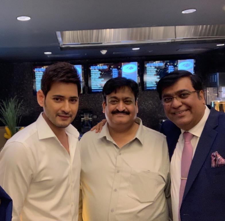 SureshPRO_'s tweet photo. After a successful collaboration of @amb_cinemas with @UrstrulyMahesh 

@AsianSuniel &amp; #BharatNarang are now collaborating with #NamrataMaheshGhattamaneni for a new venture AN Restaurants ( #Minerva &amp; #PalaceHeights )

The Grand Opening of Minerva will be held on DEC 8th❤️‍🔥 https://t.co/EXIwDp3k23
