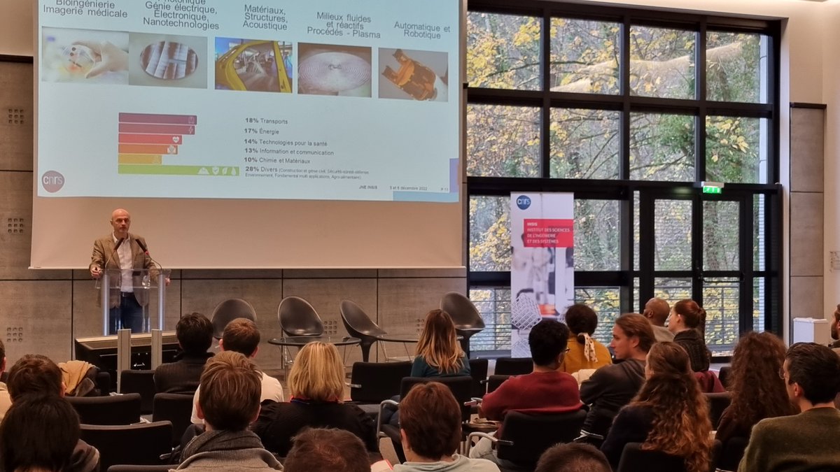 CNRSingenierie's tweet photo. Aujourd'hui c'est la 2e des journées des nouveaux entrants de l'#INSIS qui accueillent les chercheurs-ses, ingénieurs-res et techniciens-nes, récemment recrutés au @CNRS. Ce matin, le directeur, Lionel Buchaillot, présente les perspectives de l'institut. #Ingénierie https://t.co/fCoYUmAtU6