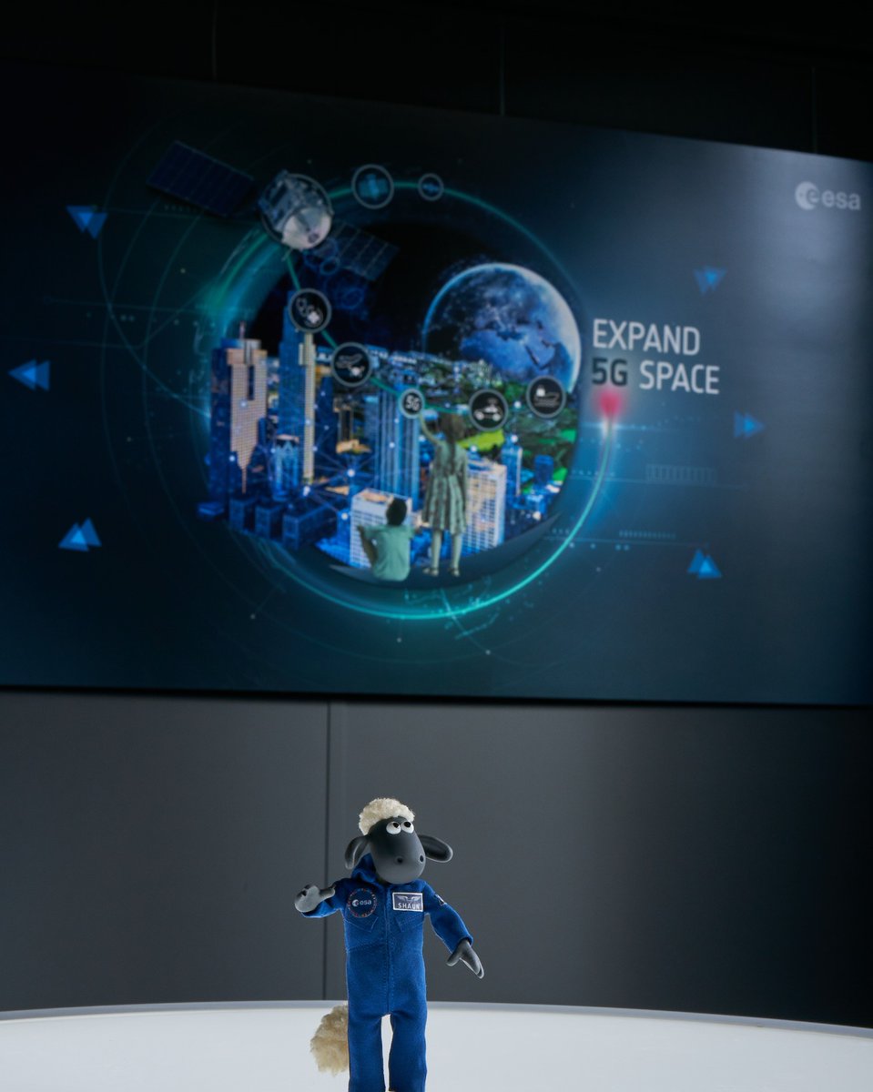 esaspaceflight's tweet image. 😅 There was a loss of signal from @NASA_Orion during the lunar flyby yesterday, but both the spacecraft and @shaunthesheep are in good shape. 
📲 @esa experts are working to bring connectivity to the #Moon, so Shaun can one day phone his farm from space: 
blogs.esa.int/orion/2022/12/…