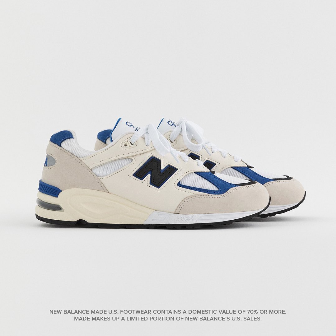 newbalancemena's tweet photo. The Made in USA Seasonal Collection releases two new colorways of the v2 and v3 in arctic circle, featuring premium full grain leather and reflective details.
 
Launch December 10th
 
First come, First served @soledxb https://t.co/t4U54yEmWV