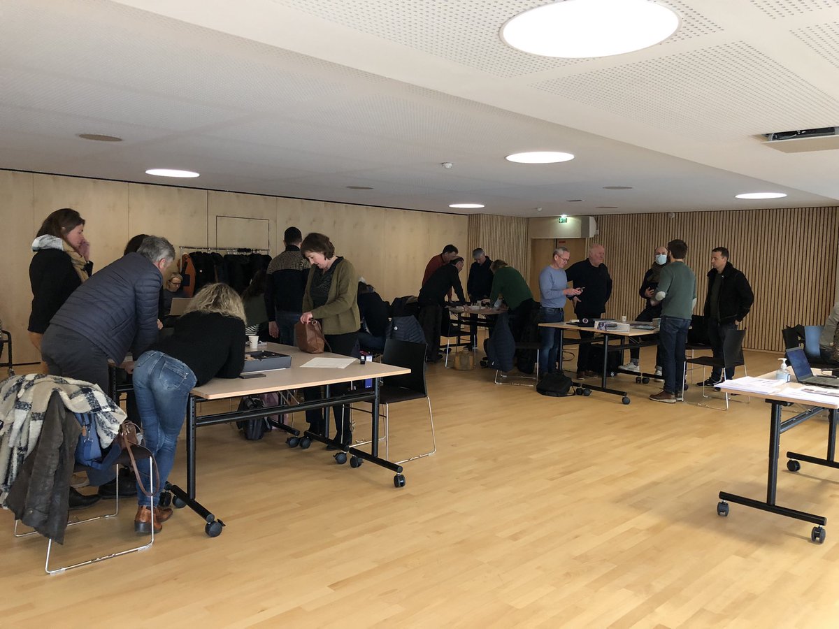 #TNE #finistère |Toujours avec <a href="/chcaron80/">Christophe Caron</a> 🔥Place aux ateliers  #ArchiStart #ArchiLab | Les outils et la démarche #ArchiClasse à l’œuvre pour repenser la #FormeScolaire, réorganiser les espaces pédagogiques pour favoriser les usages du numérique <a href="/Edu_Num/">Éducation Numérique</a>