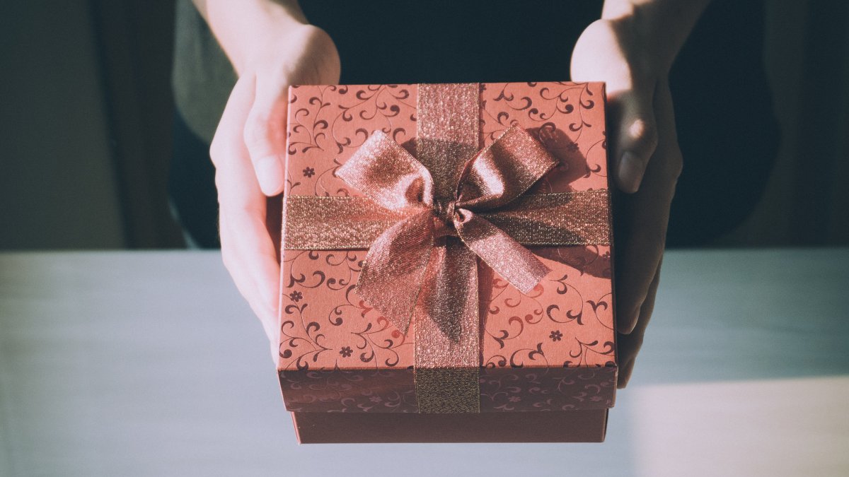 leakfreek's tweet photo. 💦 The best gift ideas for parents: This content originally appeared on Mashable for a US audience and has been adapted for the UK audience.

Buying gifts for your parents can be tough. What do you get the people who raised you into the responsible adult… https://t.co/siX8ctK3Se https://t.co/KaXHPJamqr