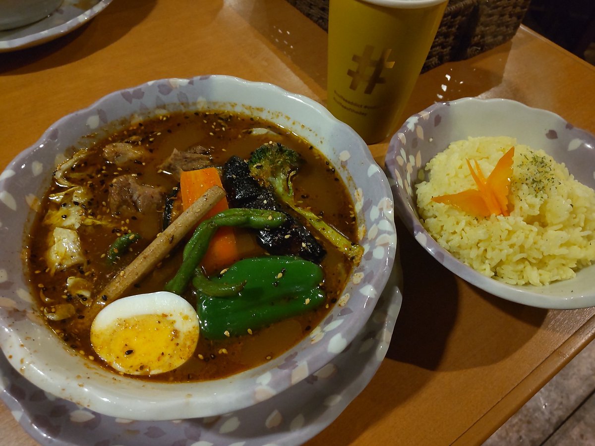 CharleyRamen's tweet photo. 期限の迫った電子チケットを利用しこちらで
喰いごたえの有る大きなブロック状のラム肉が旨い❤スープの量もたっぷりでお腹いっぱいです。
素敵なメニューもあるので再訪決定！
#お得なラム #3番 #スープカリー #オーヤン #元町 #gogosapporo https://t.co/wdPCNc3rr4