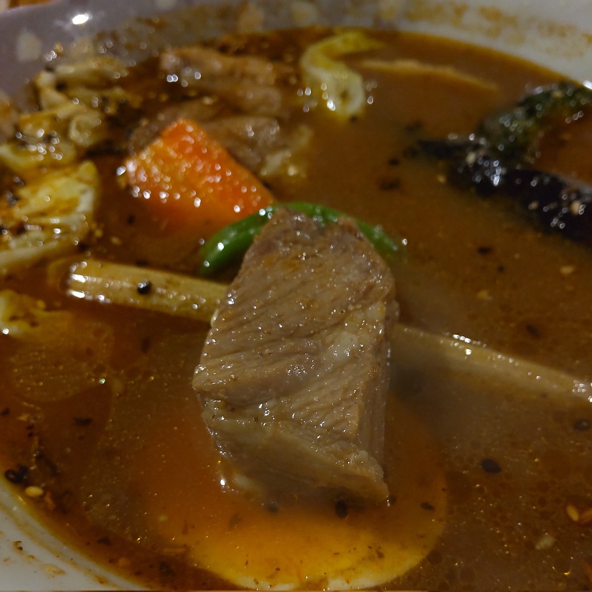 CharleyRamen's tweet photo. 期限の迫った電子チケットを利用しこちらで
喰いごたえの有る大きなブロック状のラム肉が旨い❤スープの量もたっぷりでお腹いっぱいです。
素敵なメニューもあるので再訪決定！
#お得なラム #3番 #スープカリー #オーヤン #元町 #gogosapporo https://t.co/wdPCNc3rr4