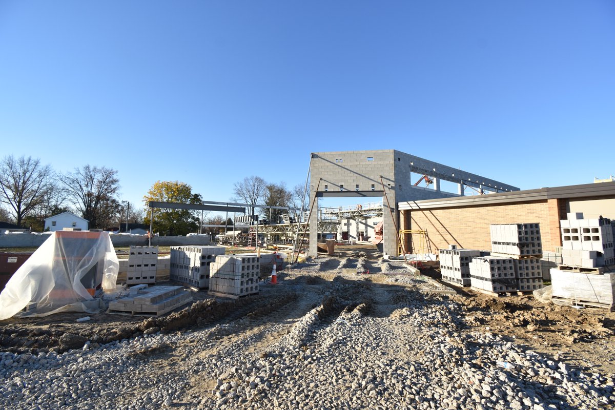 WeigandConstr's tweet photo. @FWCommSchools Levan-Scott Update! π°
The structure is assembling, workers are welding steel beams, and brick continues to go up all around the new building. π·
Until students fill the space, our hardworking teams will push forward! π
#K12 #trustwellbuilt #WIP https://t.co/103wXGXWL9