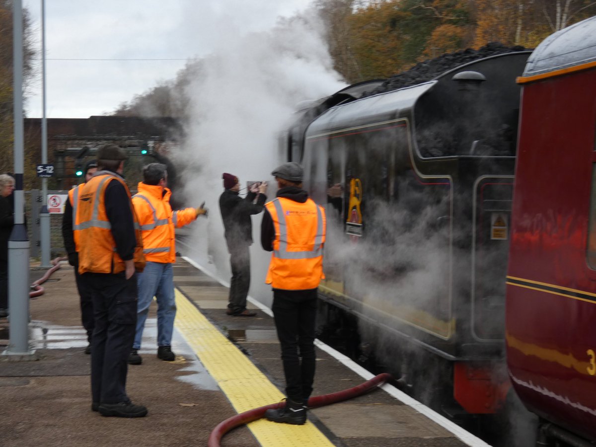 Stanier Black 5 44871 arrives at winchfield to take on water 🙂 <a href="/HartleyWintney8/">Hartley Wintney Fire Station💙</a> <a href="/hartleywintney/">Hartley Wintney 🦌</a> <a href="/HartleyFC/">Hartley Wintney FC</a> <a href="/WeHeartHart/">We Heart Hart</a> <a href="/HartCouncil/">Hart District Council</a> <a href="/railwaytouring/">Railway Touring Co.</a>