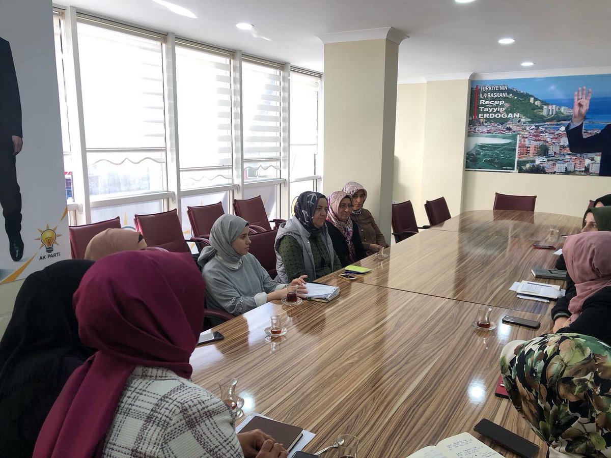 AK Parti Araklı İlçe Kadın Kolları Başkanı Sn.Meryem Hamiyet Halil Başkanlığında haftalık olağan yönetim kurulu toplantısı;İlçe Koordinatörü Sn.Fatma Yaşar Günçiçek’in katılımıyla gerçekleştirildi. Gündeme dair istişarede bulunuldu. Hayırlara vesile olsun.
@akkadıntrabzon