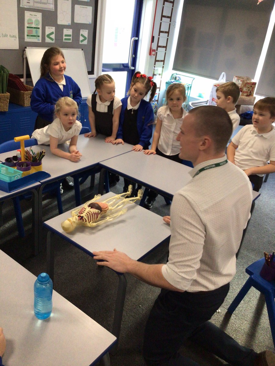 CastleHillsScaw's tweet photo. This morning 2S had lots of fun learning about the different parts of the human body #CHmagic #teamCH @CastleHillsScaw @LegerEdTrust https://t.co/Zu8AEyd3KP