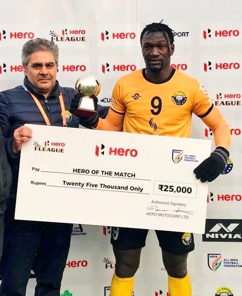 Who else could it be?😎 Match winner Ibrahim Nurudeen wins the Hero of the Match Award 🏆 presented by @realkashmirfc co-owner Sandeep Chattoo 👏 #RKFCSDEC ⚔️ #HeroILeague 🏆 #TogetherWeRise 🤝 #IndianFootball ⚽