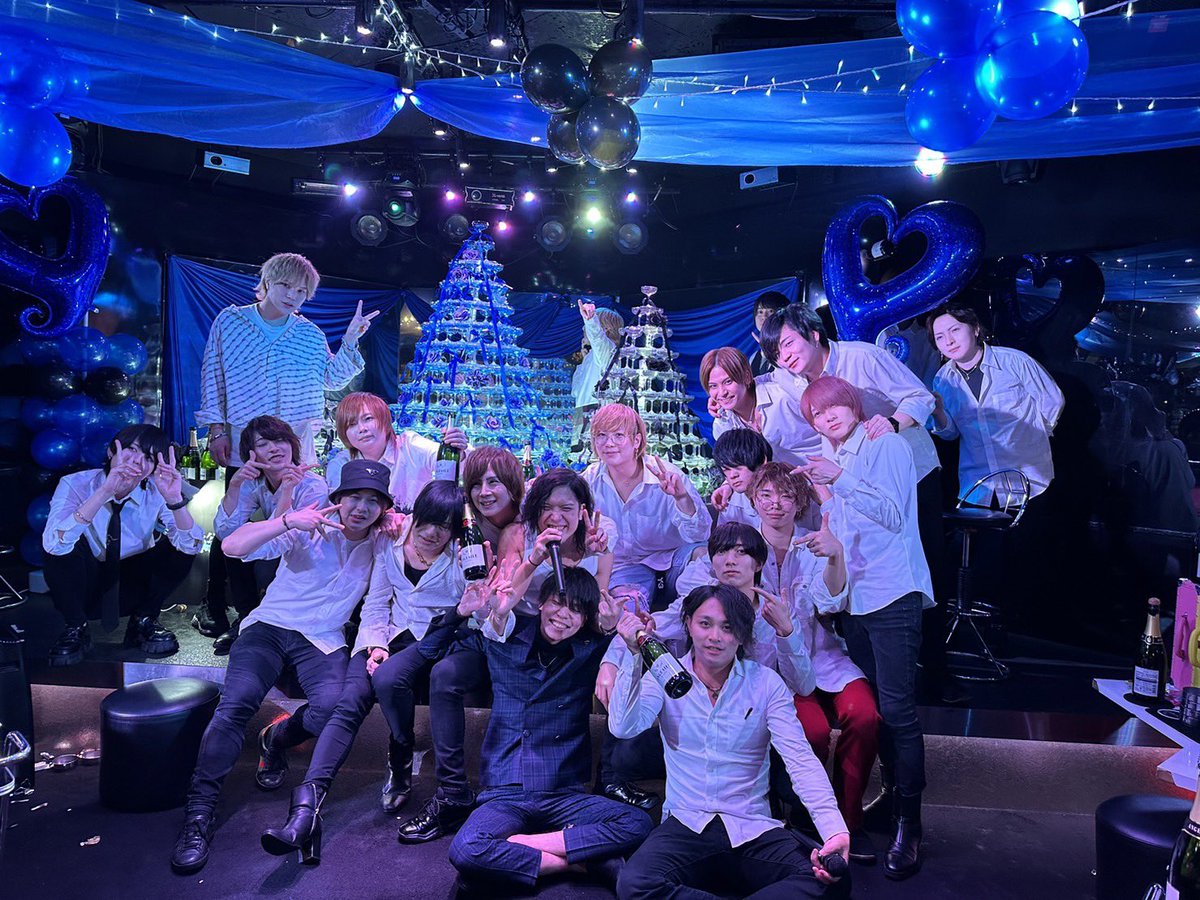 toa_kinzishi's tweet photo. 我らが総支配人のBDでちた💙

#ホスト　#名古屋　#栄　#女子大
#COLORS #COLORS本店
#DEEPCOLORS
#COLORSGROUP
#カラーズ本店
#シャンパン　#ブランデー #イケメン
#すすきの　#歌舞伎　#酒飲み
#夜職
#ラスソン　#イケメン　
#ホス狂い
#地下アイドル　#メン地下
#ジャニーズ　#ジャニオタ
#ホスホス https://t.co/r1V3aiRzCj