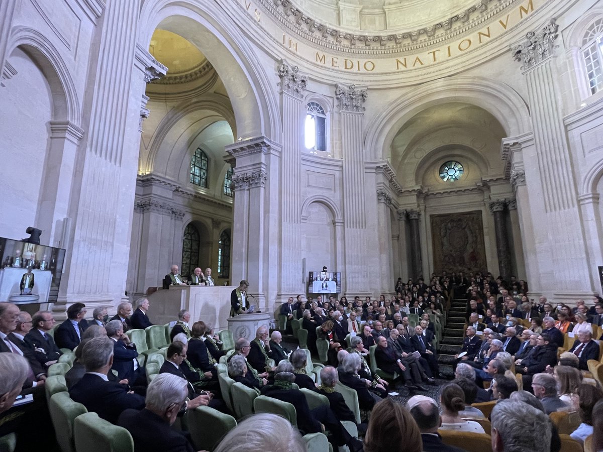 AfriThucy's tweet photo. 🏛️✍️ Hier après-midi, installation sous la coupole et remise de l'épée d'Académicien à Serge Sur – professeur émérite d'@AssasUniversite et fondateur du Centre Thucydide et de l'AFRI – à l'@InstitutFrance @ASMP_officiel 🇫🇷 Nos plus chaleureuses félicitations à lui ! 👏👏 https://t.co/3Rd1rIn7Q4