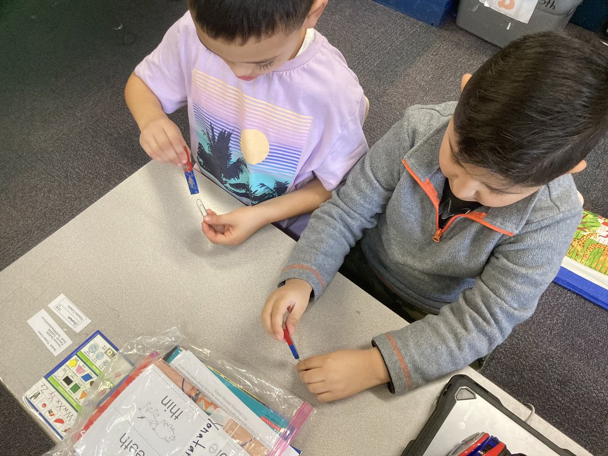 Mrs. Vestey’s class are amazed by magnets! 🧲 <a href="/csfhotdogs/">Community Schools of Frankfort</a>