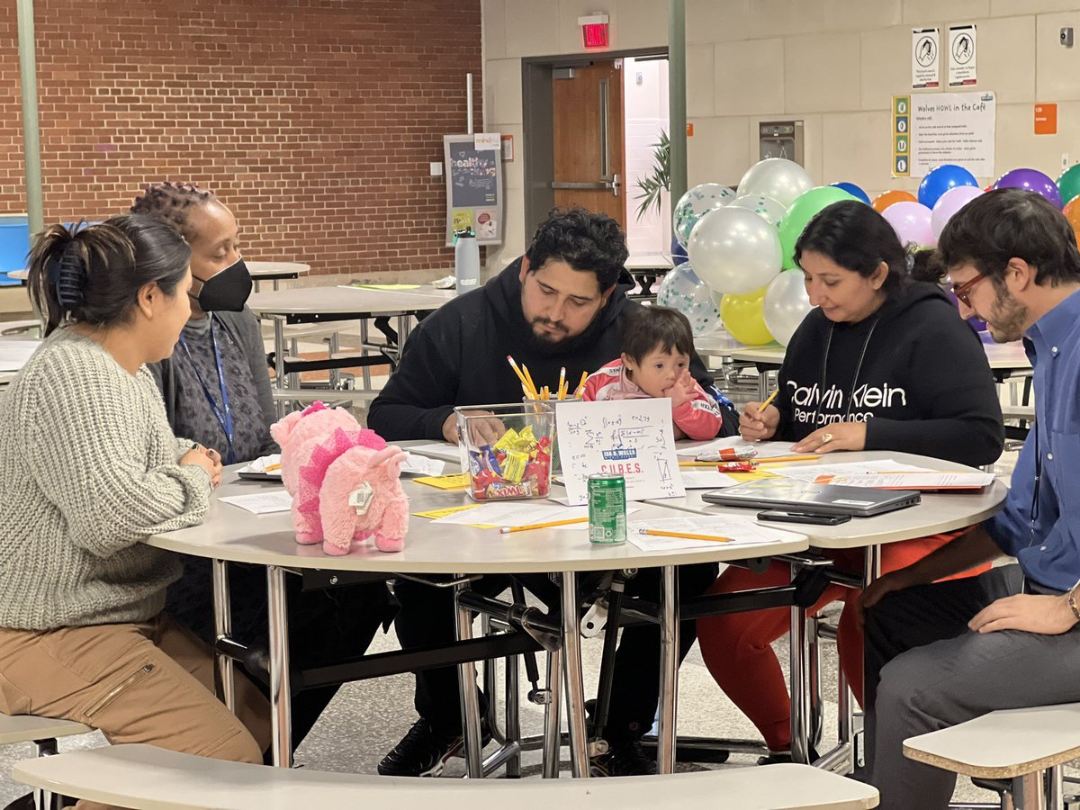 IdaBWellsMS's tweet photo. The most compelling stories are told with numbers! We had an AMAZING time with families at Math Night! #MathStrong๐ช๐พ #STEM #Connect4 https://t.co/p9DACxho3a