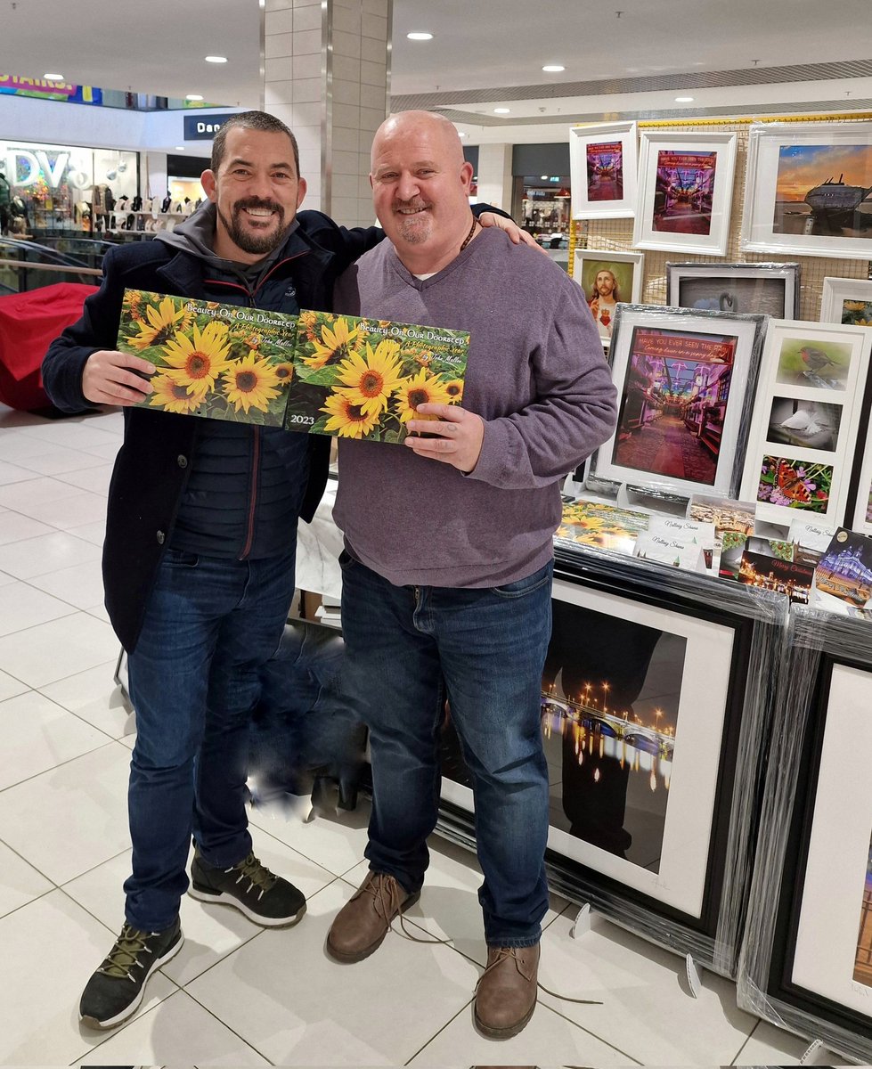 jmallon16's tweet photo. Always great to have a visit from one of our biggest supporters Legend Mr Peaky blinders actor and all time great guy 🥰 Packy Lee #peakyblinders #packylee @PackyLee @KCbelfast @PeakyBlindersBR @novaprintbfast @WestBelfastPB @SportyNeesy https://t.co/EDltW8kyCq