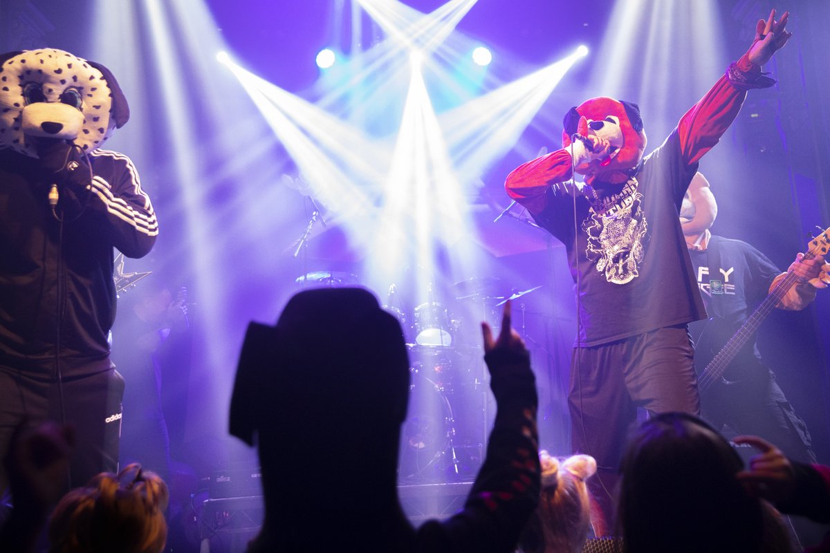 slayduggee's tweet photo. Kids love metal. Official. Who saw our guest 'Warrior' (the future of brutal hardcore vocals) at our @ColchesterArts show? Thanks to all the young moshers who got involved 🤘🐶🤘 https://t.co/N84MUVd6Kf