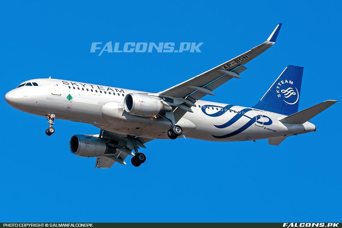 PAFFalconsPK's tweet photo. #PakistanInternationalAirlines Airbus A320 #APBON special/chartered flight #PIA PK6681 is transporting cricket teams of Pakistan and England from Islamabad to Multan. (Photo by SalmanFalconsPK)
Photo link: https://t.co/gHZTtSNusk https://t.co/1h0DdcV7Tp