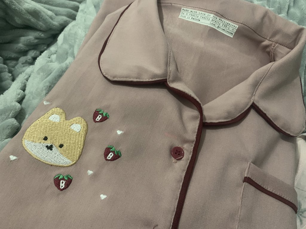 bloeyscart's tweet photo. ꒰ #bloeysmails ꒱ 

— from @fromblessme 💌

cute 🥺 my new fav pjs 🍓 thank you #fromblessme <3 https://t.co/hXuZujXZFY