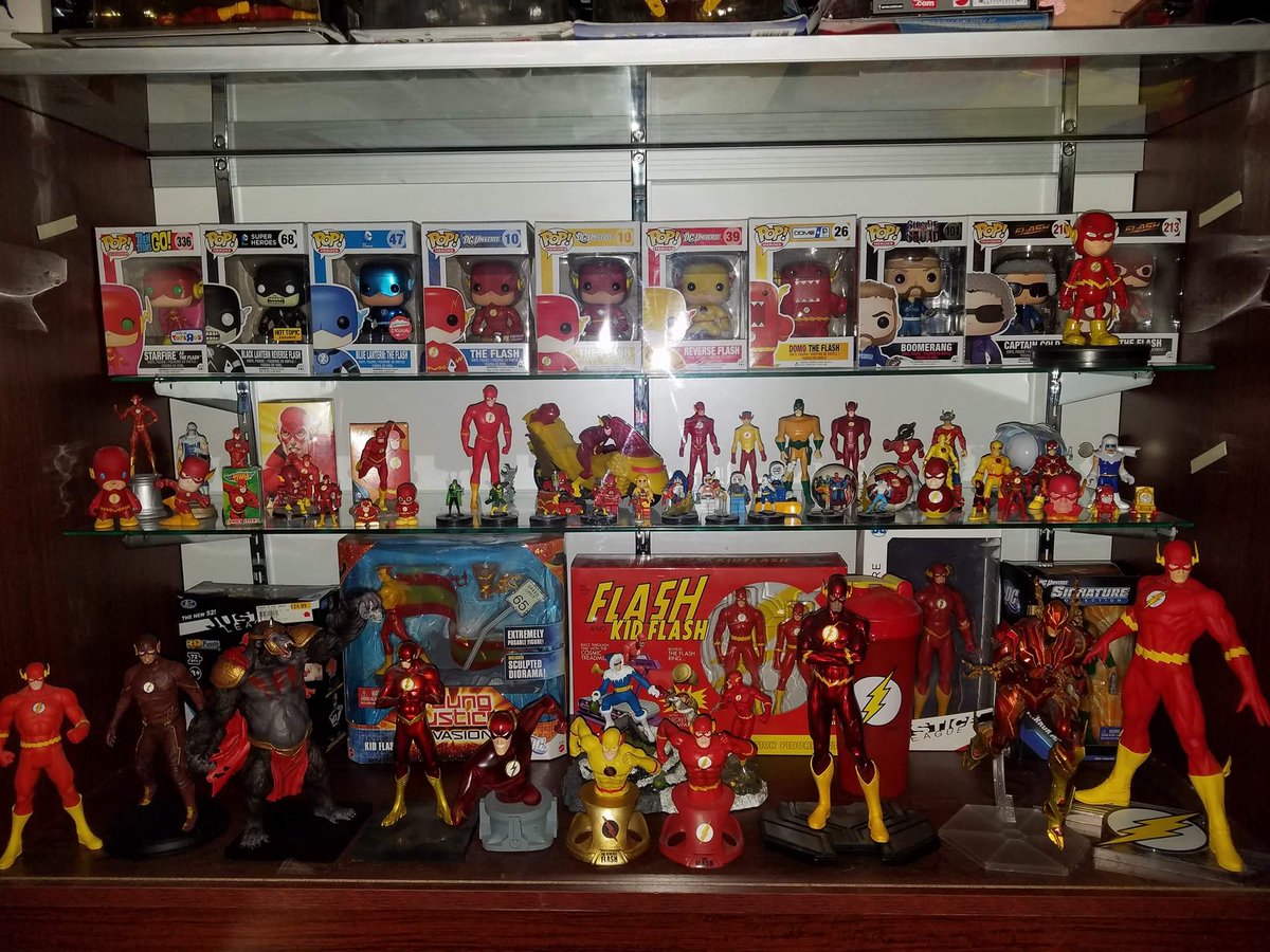 MuseumFlash's tweet image. I'm steadily trying to increase my collection of Flash merch so that I can one day have my own "Flash Museum" similar to the one in this pic 

Image source: reddit.com/r/theflash/com…