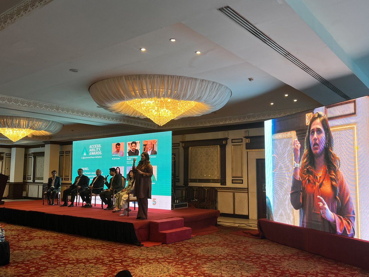 connect_hear's tweet photo. Mr. Imran Anjum Shaikh, Head of Call Center at @Faysalbankltd applauding the perfection of the work of his colleagues who are persons with disabilities. He’s committed to increasing the intake of more persons with disabilities.

#IDPwD2022 #5yearsofCH https://t.co/mEEoHFCWCY