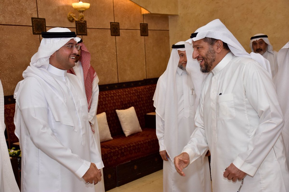 arfajfamily's tweet photo. عن الأسرة ونشأة المجلس ومساهماتها الوطنية والمجتمعية. 
وتم إهداء سموه هدايا تذكارية، وشكروا سموه على الزيارة الكريمة. https://t.co/eBn9oNxROH
