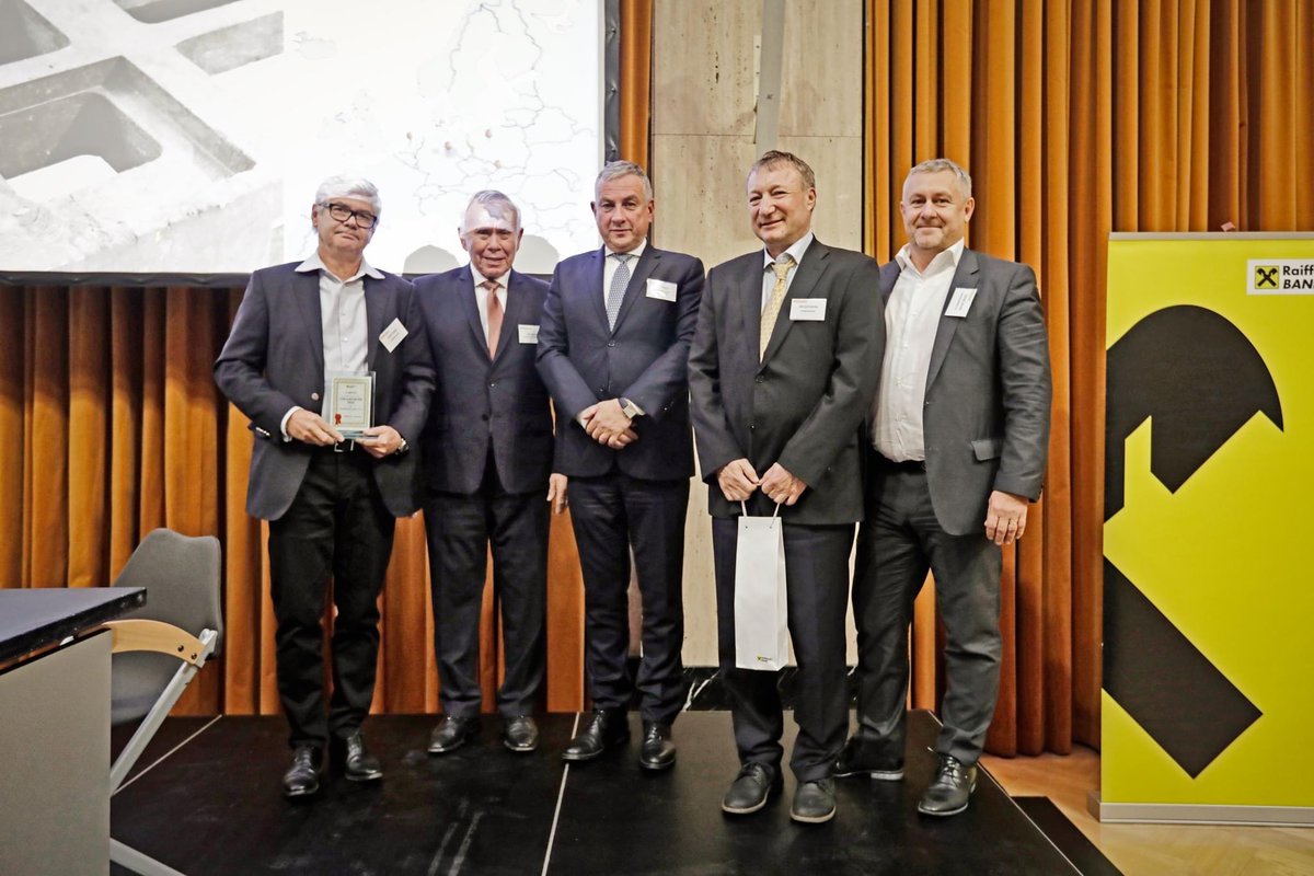 AsociaceExport's tweet photo. Gratulujeme výhercům soutěže TOP EXPORTÉR 2022, kterou každoročně pořádá Asociace exportérů spolu s Raiffeisenbank.
1.místo HARMONIKAS s.r.o.
2.místo TRESTLES a.s.
3.místo STABILPLASTIK spol. s.r.o. https://t.co/ROGV2KBhbU