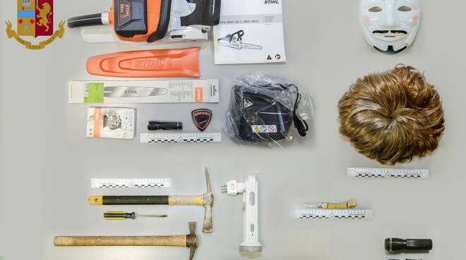POTENZA, TROVATO CON ATTREZZI DA SCASSO - Prosegue l'attività di contrasto ai furti della Polizia: denunciato individuo che s'aggirava in modo sospetto - lecronachelucane.it/2022/12/06/pot…