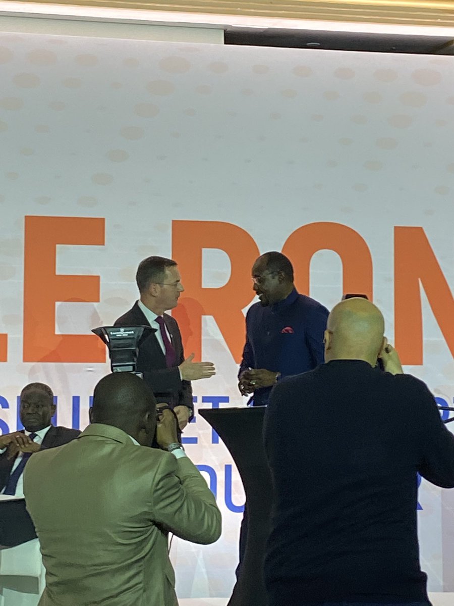 SissokoSyF's tweet photo. Lancement de la Table ronde des #investisseurs et des #partenaires 🇳🇪 avec le Pdt @mohamedbazoum @PresidenceNiger @SPimentaIFC @SuriSarvesh @buyoya_olivier ➡️ Annonce de l’appel d’offre #ScalingSolar 50MWc #secteurprive @IFC_fr @BM_Afrique https://t.co/Ln2FKuom44