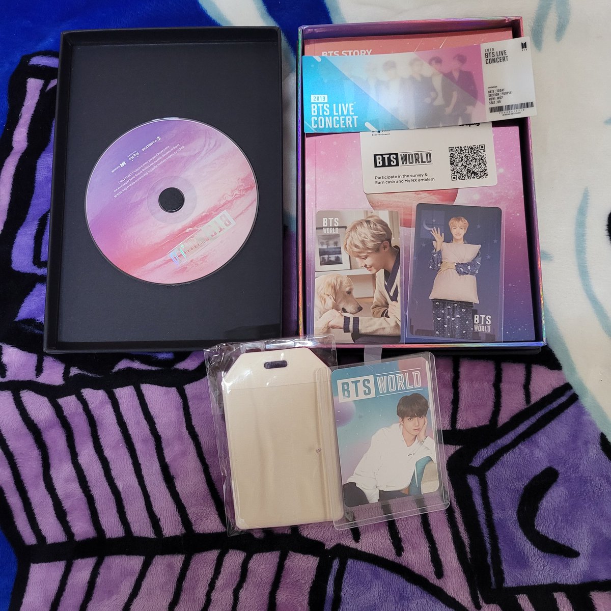 zoclockgos's tweet photo. bts world completo 💌 + tag limited

• pijaminha e double = Hobi
• tag limited = JK

R$ 350 + frete kr > br 

• small package direto ✈️ R$ 150

+ info na dm! ✨️ https://t.co/rHEBCSfxOa