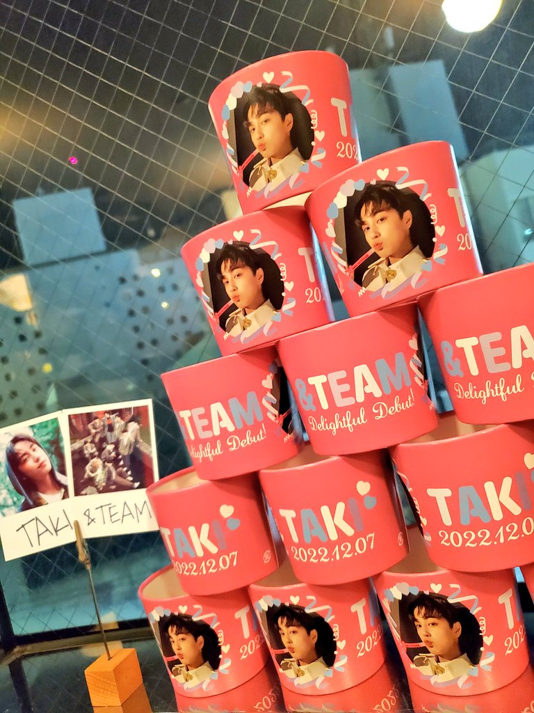 GinsbarR's tweet photo. 🎉&amp;TEAM TAKI デビュー記念🎉
🥤Cup holder event🥤

🎁カップホルダー・トレカ・ステッカー

明日より配布致します🥤✨

📅12/7~　⏰12:00~オープン
福岡 @GinsbarR 

一緒にタキくんのお祝いをしましょう！
是非お越しください😊

#andTEAM #TAKI https://t.co/fU20oG51i8